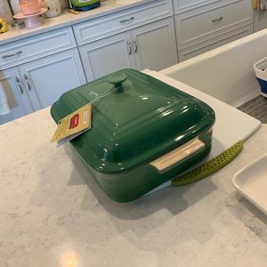 Beautiful green Le Creuset Casserole or baking dish NO OFFERS 10 x 13 /4.5 qt